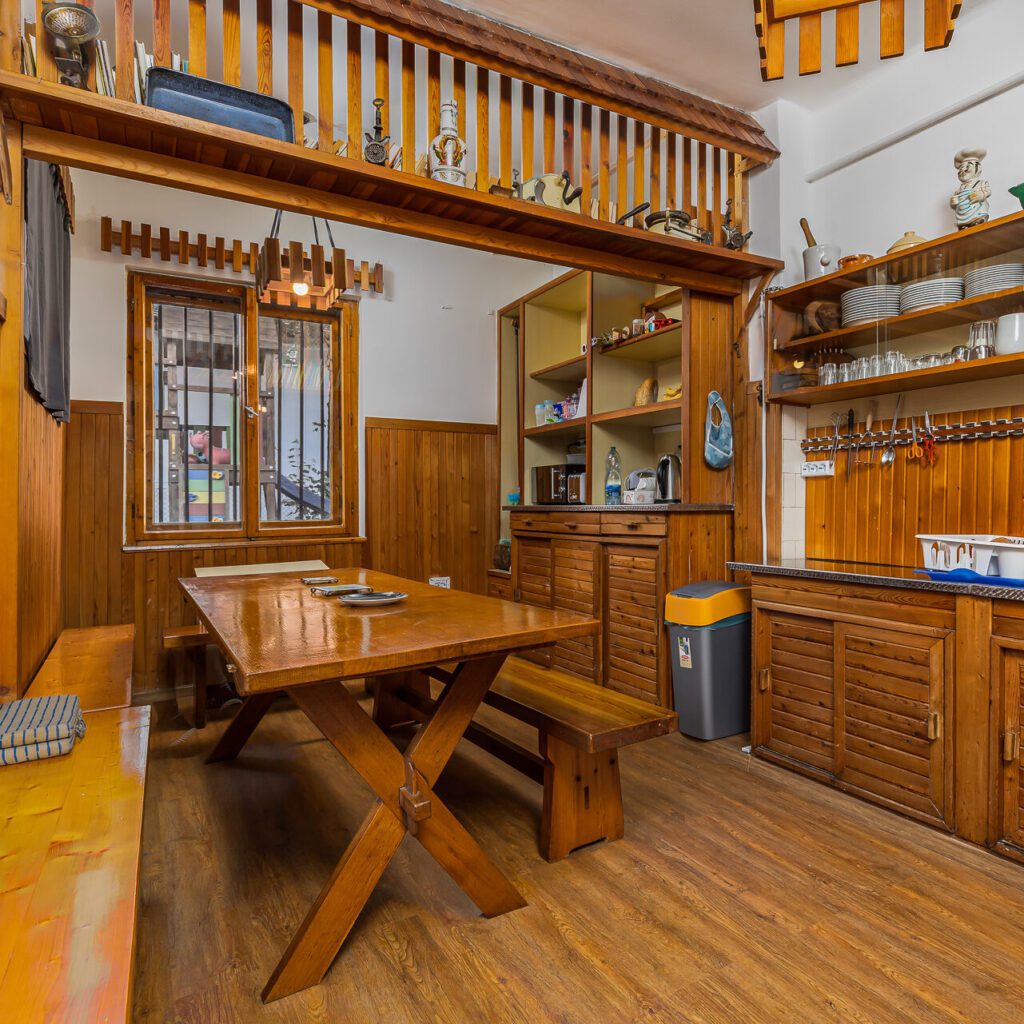 Nadbrzeżna chata rybacka nad Dunajem