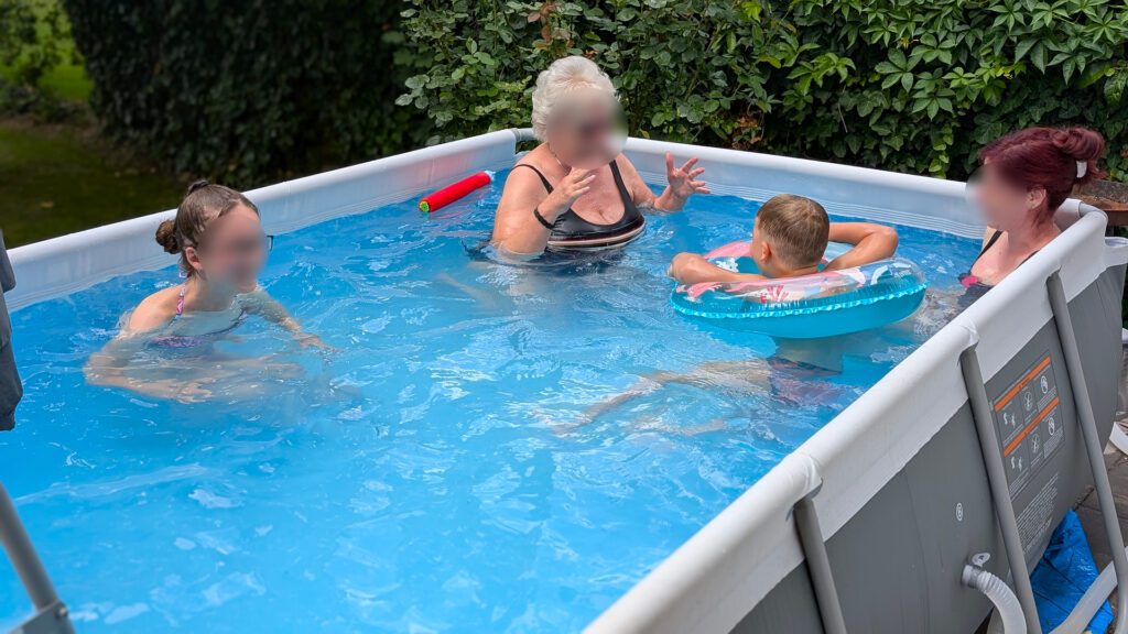 Családbarát, gyerekbarát vízparti szállás medencével Családbarát, gyerekbarát vízparti szállás medencével