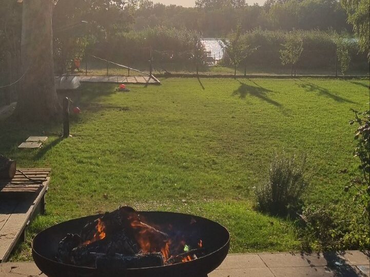 Garden grill in family-friendly cabin in Hungary